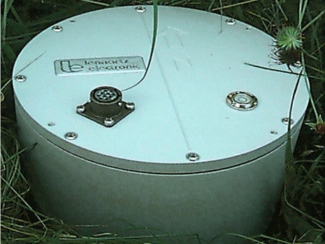 LE-3D/20s: High Performance 0.05 Hz Seismometers